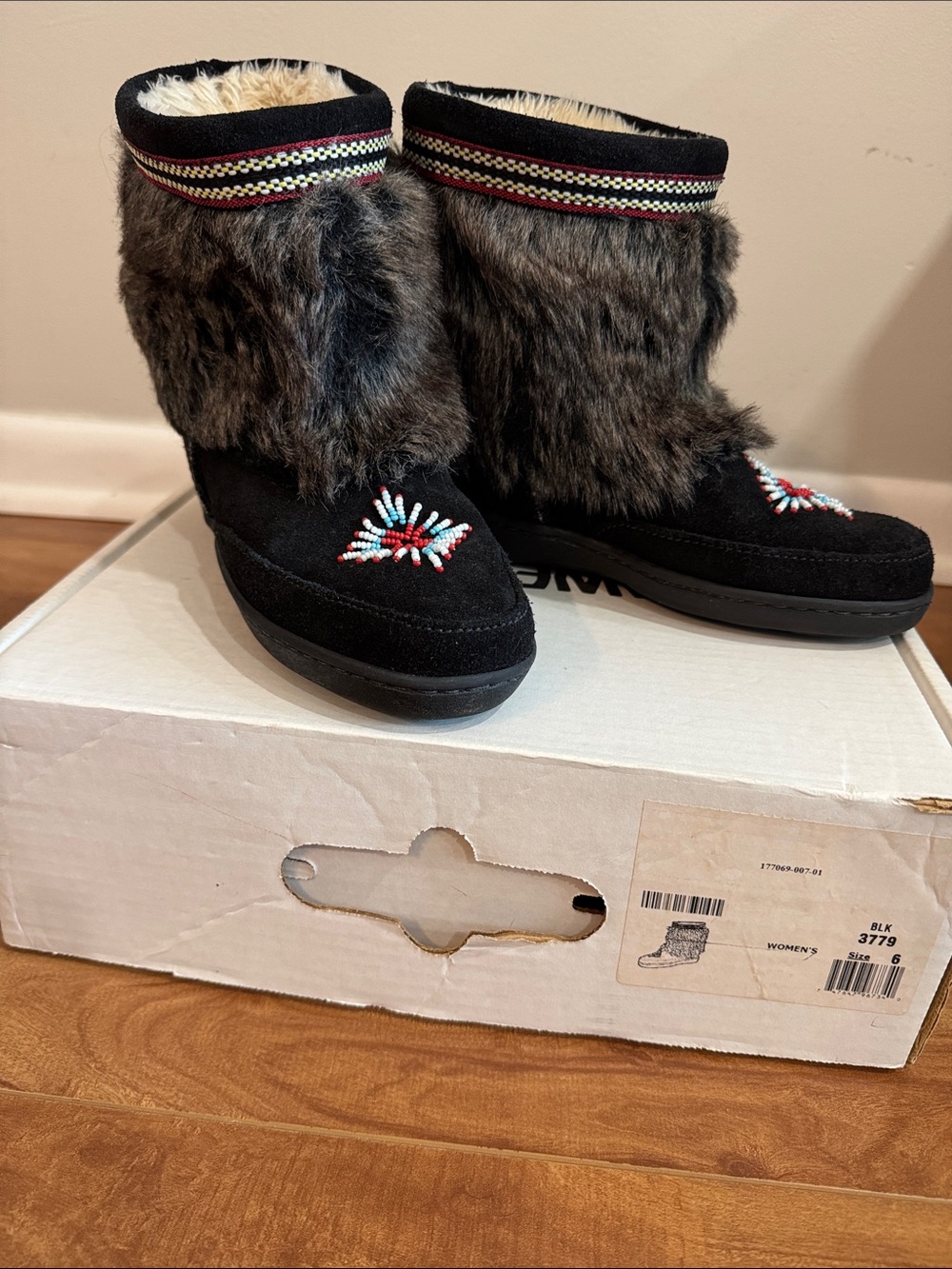 Minnetonka Black Faux Fur Beaded Winter Boots